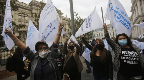 Colegio de Profesores anuncia posible paro nacional en Chile