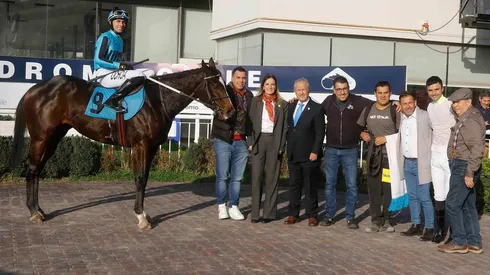 Orgullo Vencido de Esteban Paredes gana en el Hipódromo Chile.