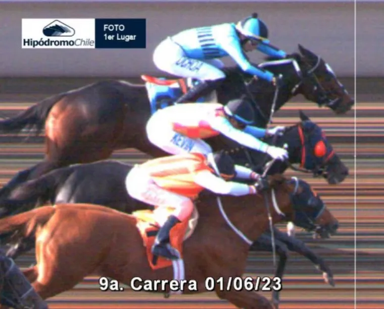 Triunfo por fallo fotográfico en el Hipódromo de Orgullo Vencido, el caballo propiedad de Esteban Paredes.