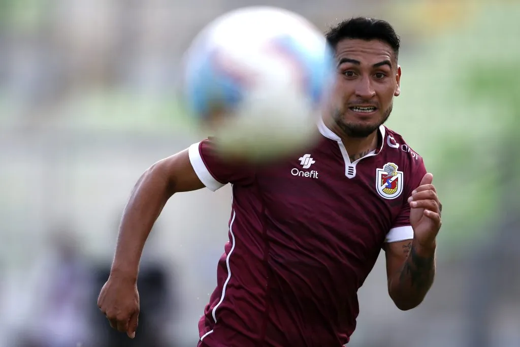 Felipe Barrientos en acción por Deportes La Serena. (Andrés Piña/Photosport).