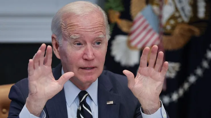Joe Biden sufrió un traspié en un acto de la Fuerza Aérea de EE.UU.