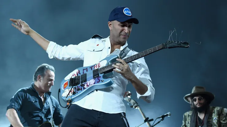 ¿Quién es Tom Morello, la estrella de rock que llega a Chile?
