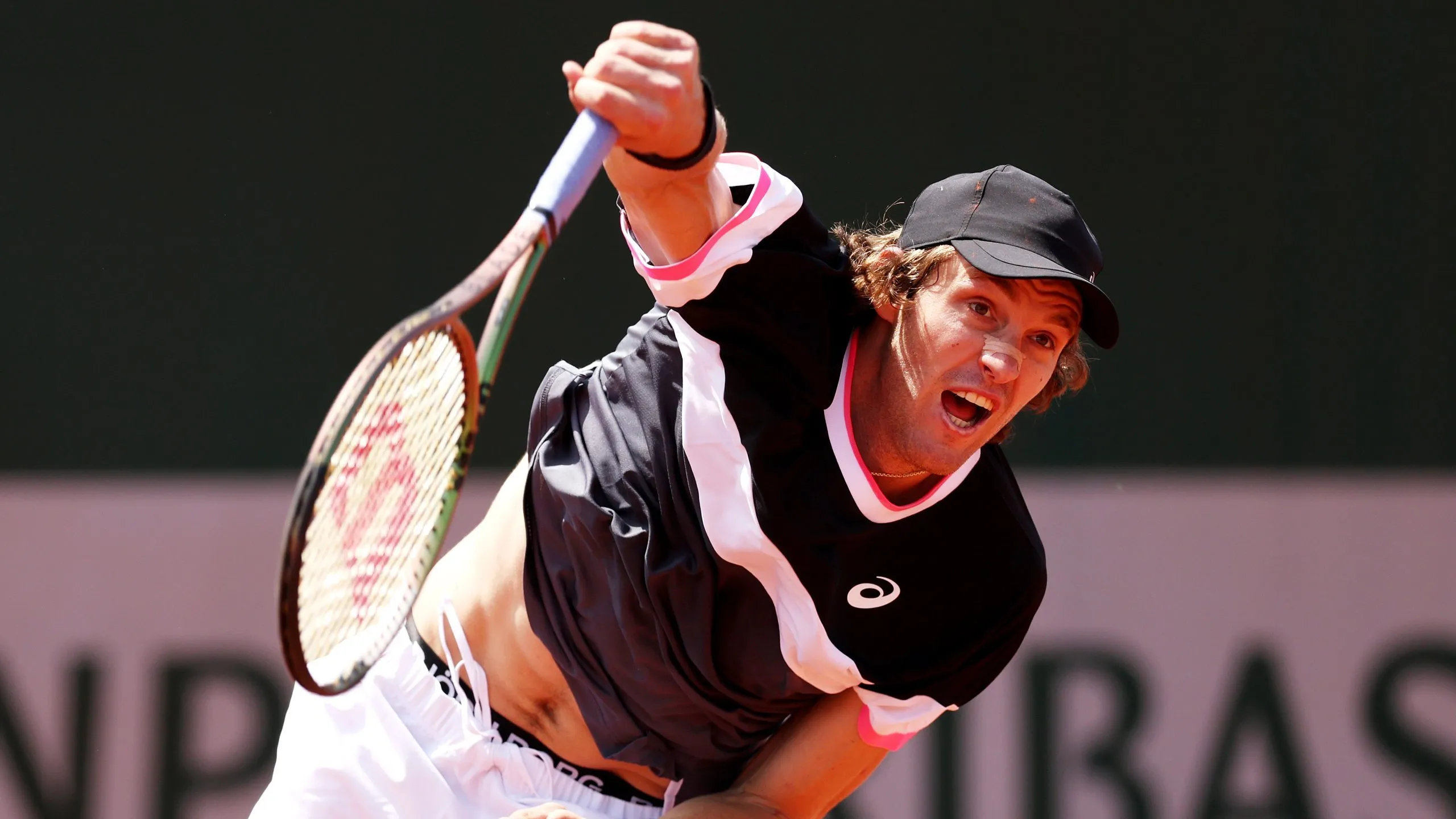 Nico Jarry la rompe en Roland Garros. | Foto: Getty