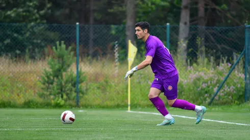 El ex portero de Universidad Católica en plena acción en Turquía.