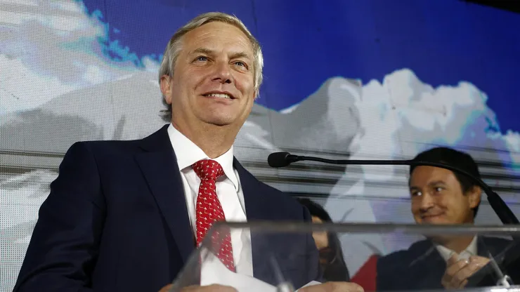 Kast y Matthei lideran las preferencias