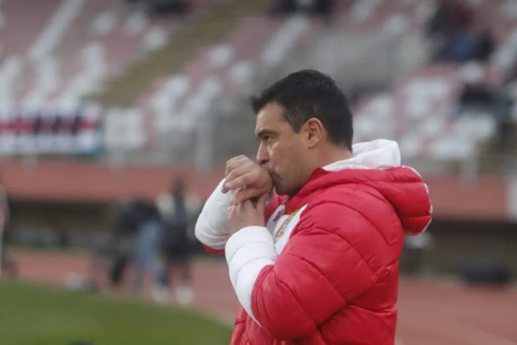 El Coto Ribera a poco de iniciar el partido que Curicó Unido perdió ante La Calera. (José Robles/Photosport).