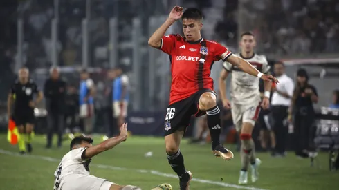 Matías Moya jugando el amistoso ante Colón