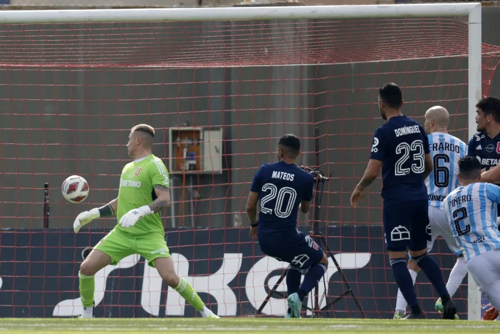 Universidad de Chile cayó por 2 a 0 ante Magallanes y se aleja de la lucha por el título. Foto: Photosport.