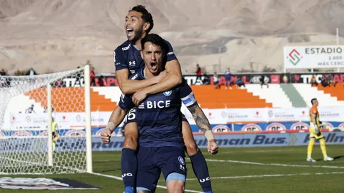 Fernando Zampedri anotó el penal que significó el empate definitivo de la UC en su visita a Cobresal.