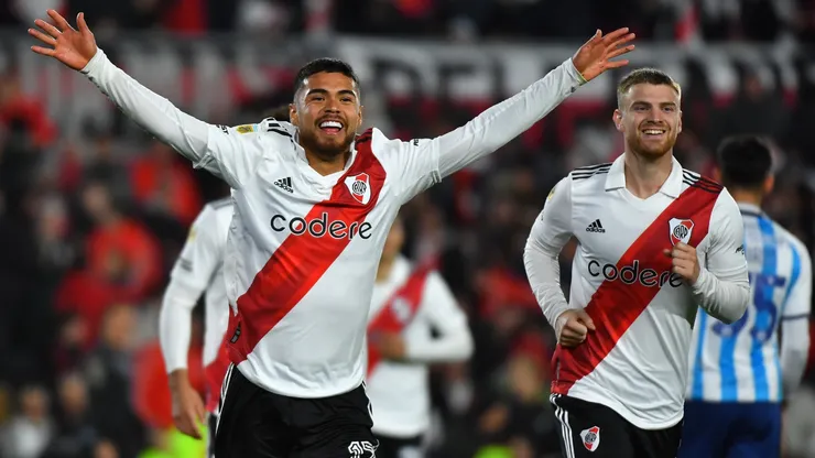 Paulo Díaz anotó el 2-0 parcial de River Plate sobre Racing Club.