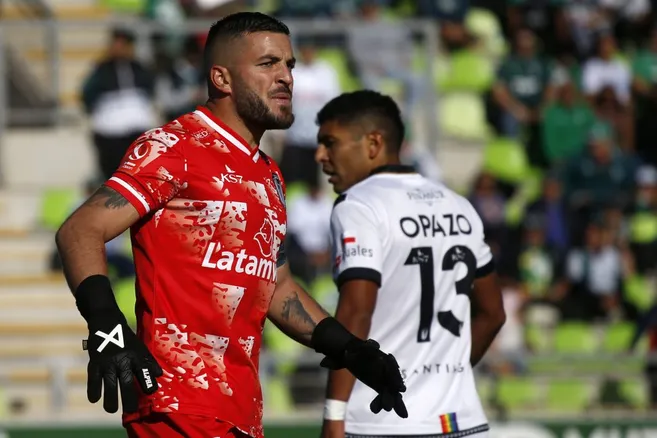 Leandro Cañete en acción por Santiago Morning. (Andrés Piña/Photosport).