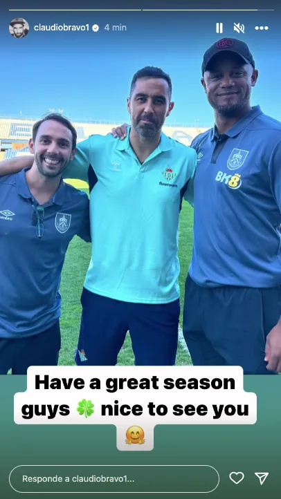 Claudio Bravo y Vincent Kompany compartieron un especial reencuentro. Foto: Instagram.
