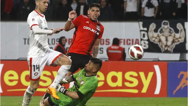 Carlos Palacios regresa a la titularidad en Colo Colo.