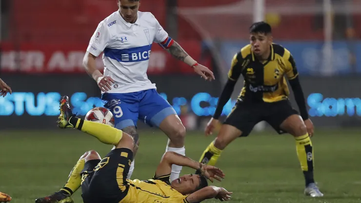 Coquimbo sufrió ante la UC en la cancha y en camarines