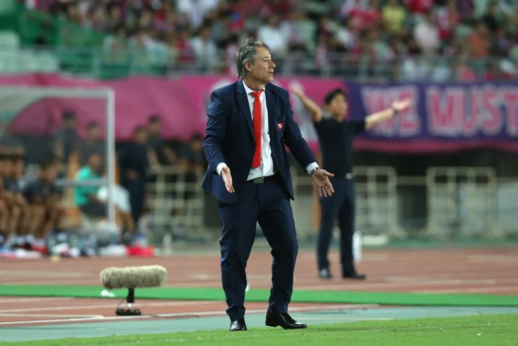 Ariel Holan dirigió en 104 partidos a Independiente de Avellaneda, con 49 triunfos, 32 empates y 23 derrotas. | Foto: Getty Images.
