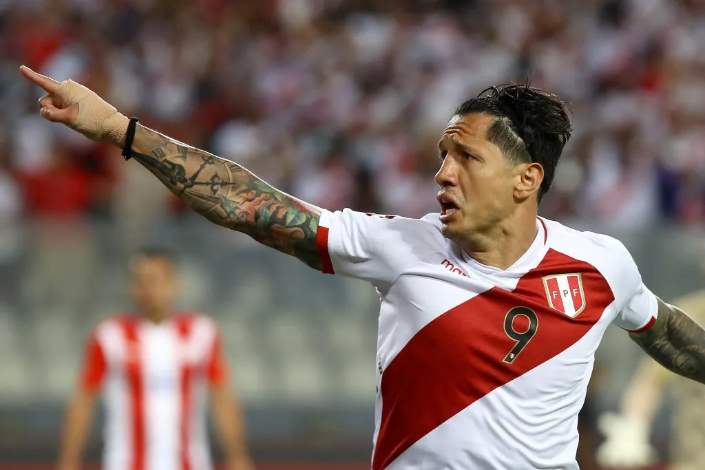 Gianluca Lapadula ha jugado 26 partidos en el combinado peruano, con ocho goles y tres asistencias. Lamentablemente para la bicolor, no estará ante la selección chilena. | Foto: Getty Images. 