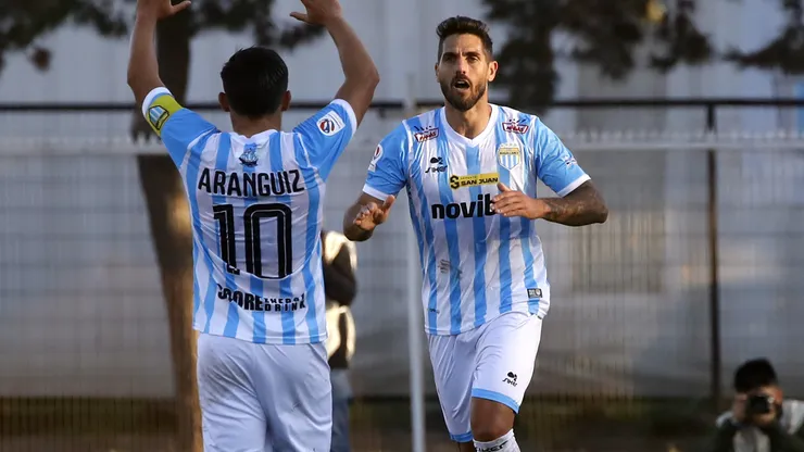 Joaquín Larrivey se reencuentra con los hinchas de la U esta tarde.