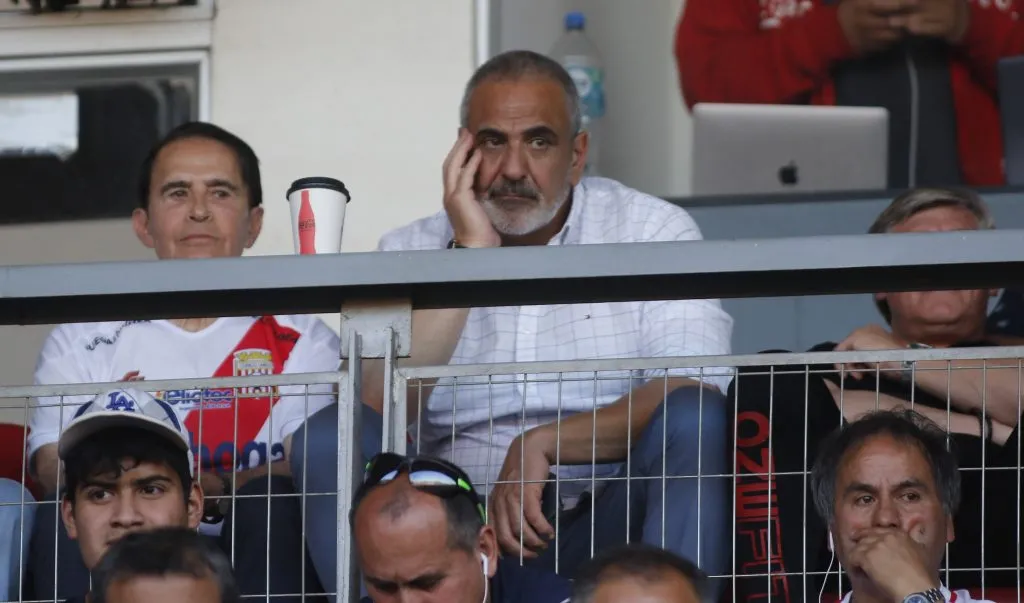 Pablo Milad, el presidente de la ANFP, presencia el duelo entre Curicó Unido y Ñublense. (José Robles/Photosport).