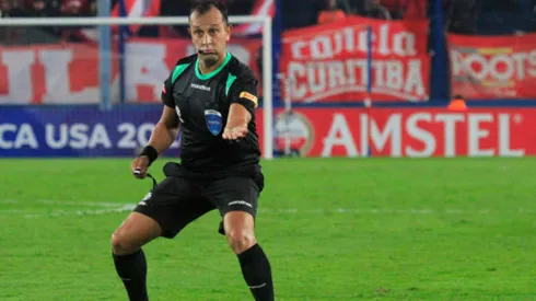 Darío Herrera arbitró a Colo Colo ante América MG en Brasil y también a Godoy Cruz.