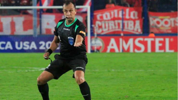 Darío Herrera arbitró a Colo Colo ante América MG en Brasil y también a Godoy Cruz.
