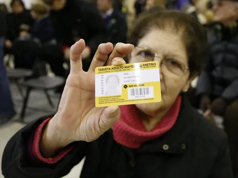 Paga menos en el metro o micro con la Tarjeta Adulto Mayor