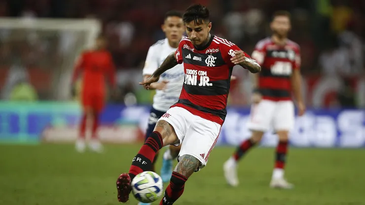 Erick Pulgar se lesionó en Flamengo y desde entonces no ha visto acción, quedando en duda para las eliminatorias con Chile.