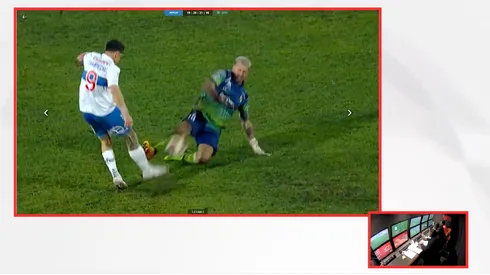 Diego Sánchez cometió una fuerte falta contra Fernando Zampedri, pero se salvó de la tarjeta roja gracias al VAR.