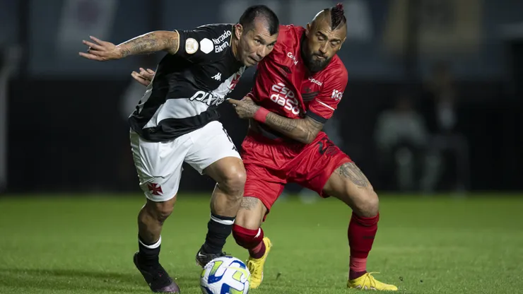 Gary Medel y Arturo Vidal fueron titulares en el duelo de esta tarde. El Pitbull debutó como capitán.