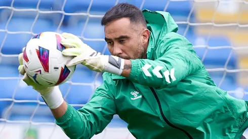 Claudio Bravo regresó a los entrenamientos tras semanas fuera, pero aún no está en condiciones para volver a las canchas.