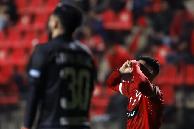 Lucas Passerini festeja el primer gol de La Calera ante Magallanes.  (Andrés Piña/Photosport).