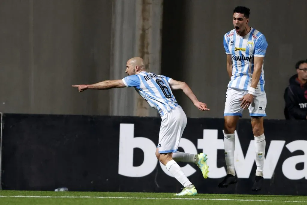 Nicolás Berardo festeja el transitorio empate de Magallanes ante Unión La Calera.  (Andrés Piña/Photosport).
