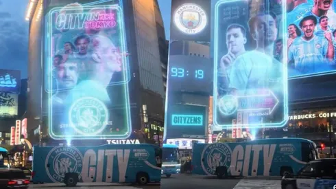 Los buses futuristas con los que Tokio recibió al Manchester City para su pretemporada.