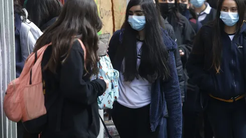 Buscan prohibir celulares en salas de clases