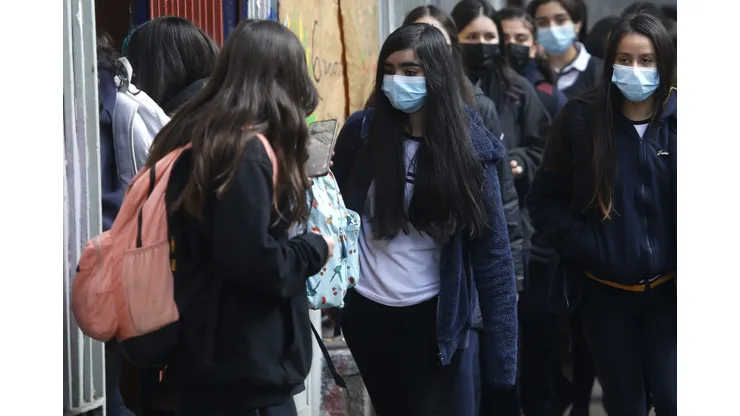 Buscan prohibir celulares en salas de clases