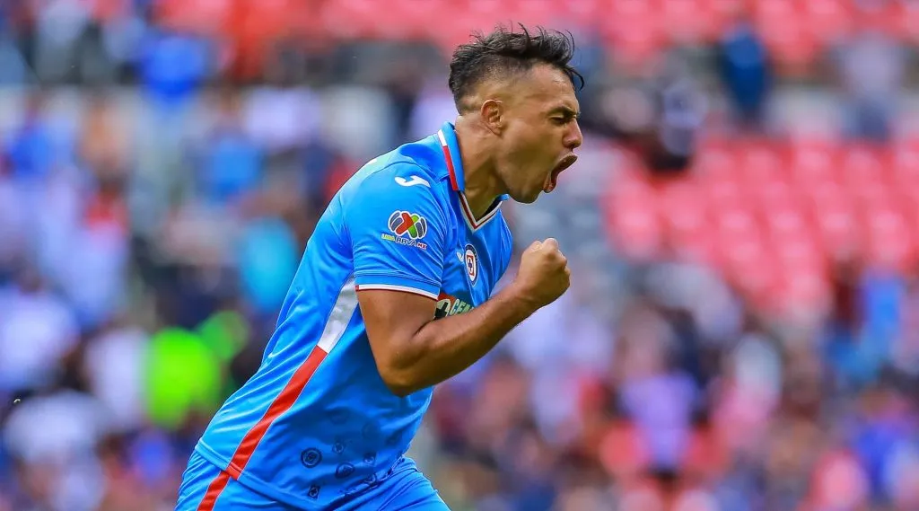 Morales sólo ha convertido dos goles en Cruz Azul en el año y medio que lleva en el club. El ex Colo Colo colmó la paciencia de dirigentes e hinchas. | Foto: Getty Images.