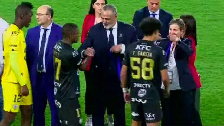 Pablo Milad estuvo presente en el desafío UEFA-Conmebol mientras en Chile el fútbol vive una tremenda polémica.