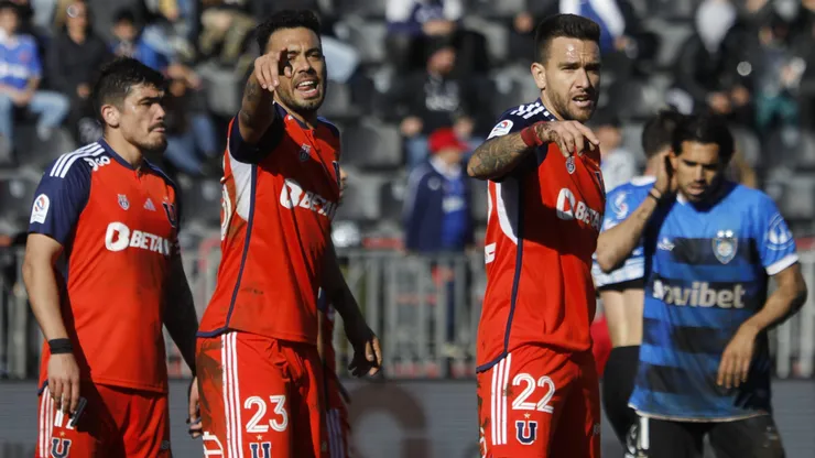 Nery Domínguez, Matías Zaldivia y Luis Casanova han sacado al voz por el camarín.