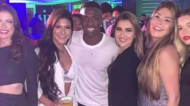 Vinícius Junior celebró su cumpleaños a lo grande y se puso en el centro de la polémica en Brasil.