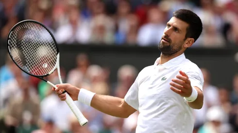Novak Djokovic fue sancionado por conducta antideportiva.