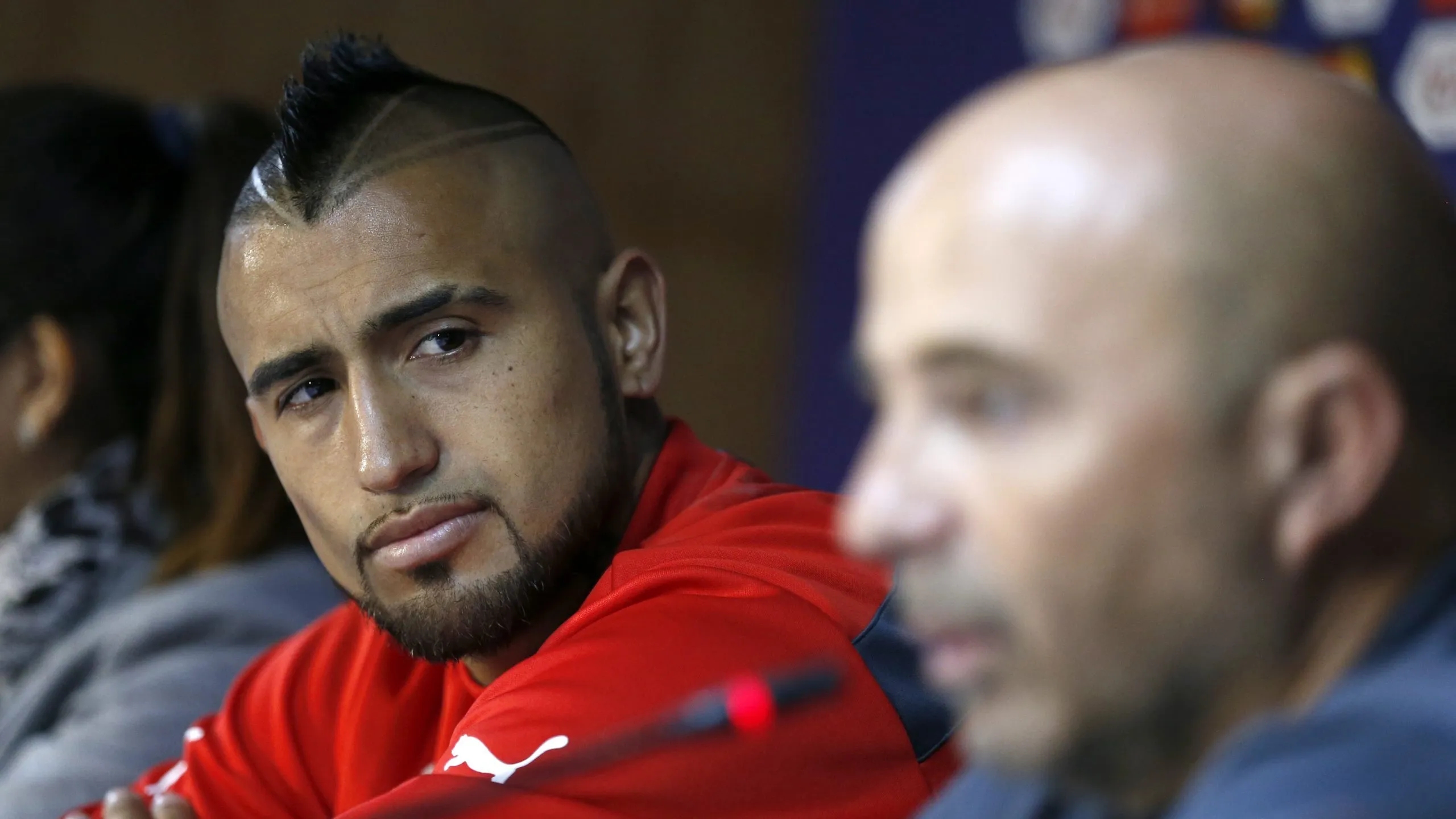 Tras ser buenos amigos, la relación entre Arturo Vidal y Jorge Sampaoli terminó de la peor manera posible. | Foto: Photosport