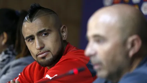 Tras ser buenos amigos, la relación entre Arturo Vidal y Jorge Sampaoli terminó de la peor manera posible.