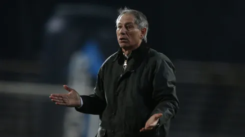 La continuidad de Ariel Holan en Universidad Católica tambalea.