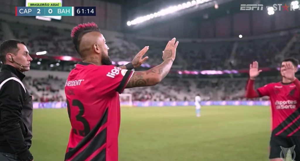 Arturo Vidal hizo su debut por el Athletico Paranaense | Captura de Pantalla