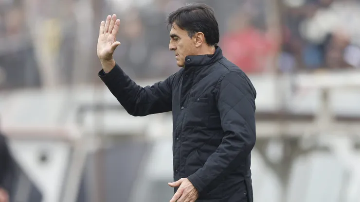 Gustavo Quinteros está en problemas en el torneo.