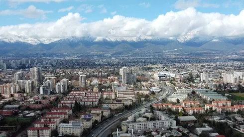 Cordillera nevada luego de la lluvia en la Región Metropolitana.