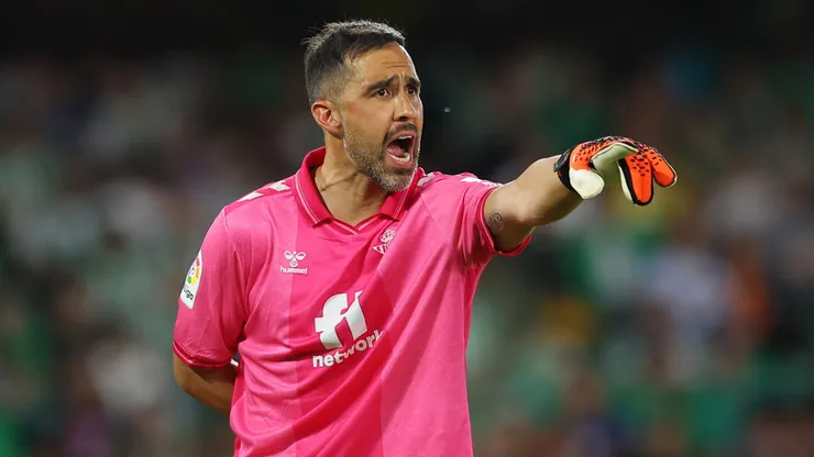 El meta del Real Betis fue titular, pero su equipo cayó.