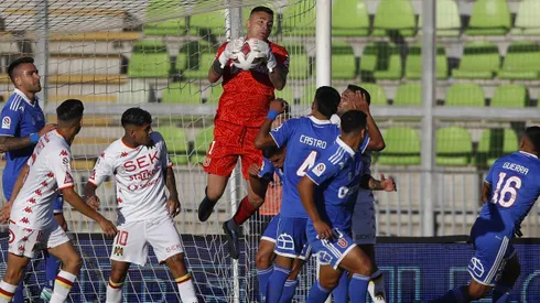 Universidad de Chile y Unión Española se enfrentan en el Estadio Santa Laura.