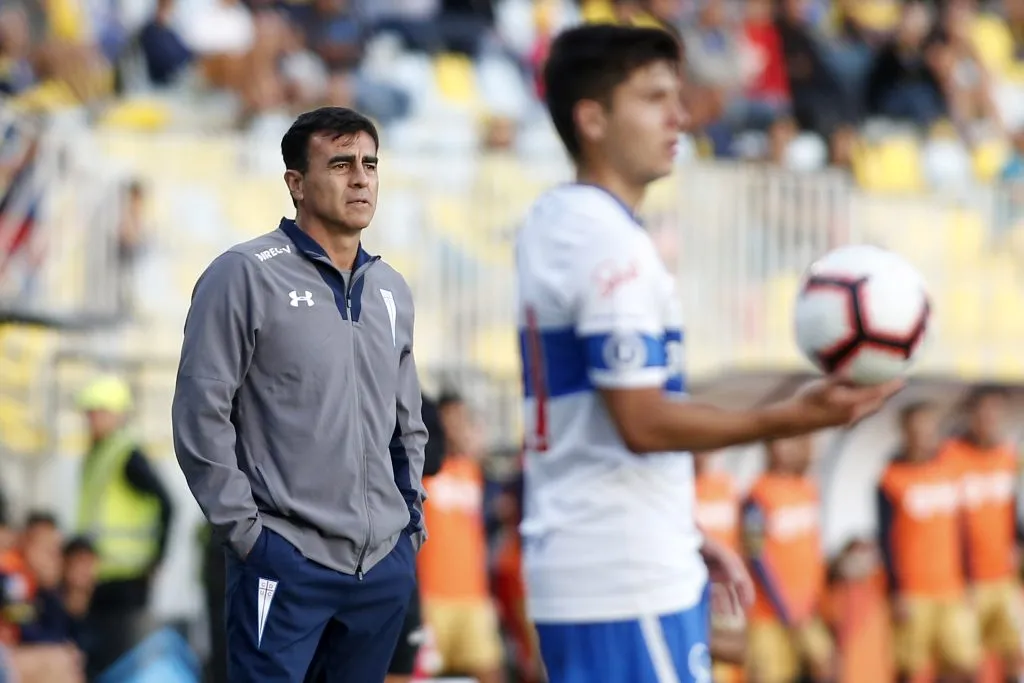 Gustavo Quinteros ganó el Campeonato Nacional 2019 dirigiendo a Universidad Católica. | Foto: Photosport.