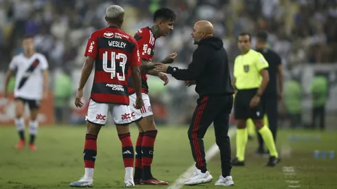 Erick Pulgar no podrá jugar el gran clásico de Río de Janeiro y aproblema a Jorge Sampaoli.