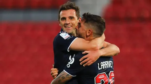 Montillo y Larrivey con la camiseta de la U